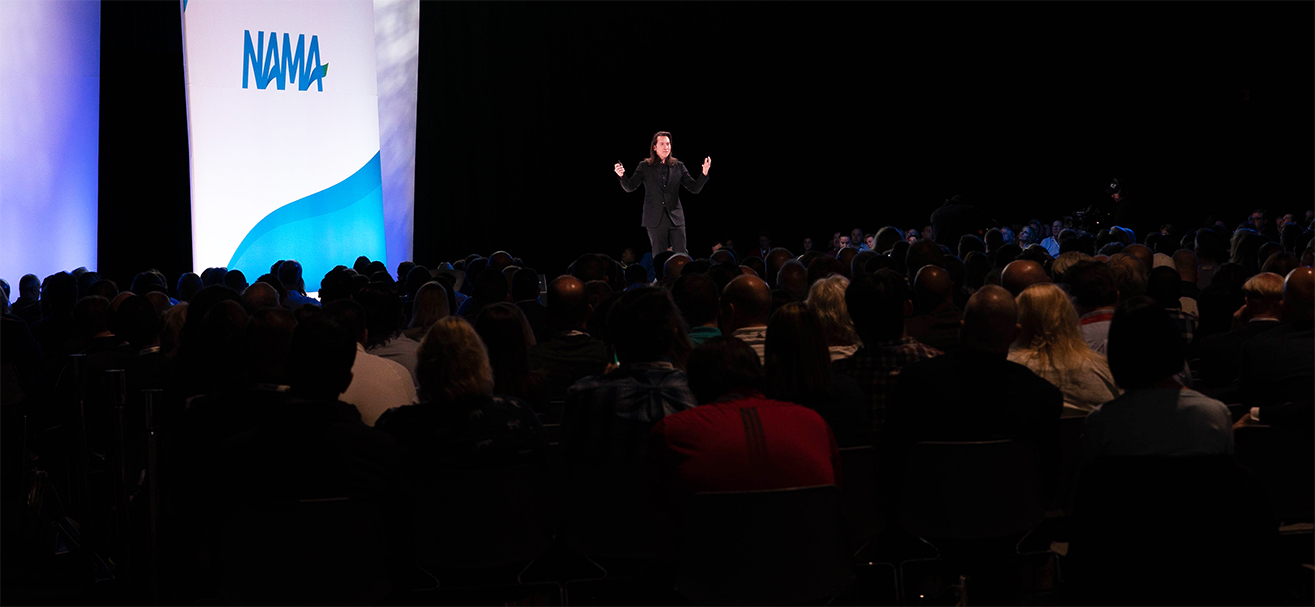 How to Hire an Exceptional Leadership Keynote Speaker